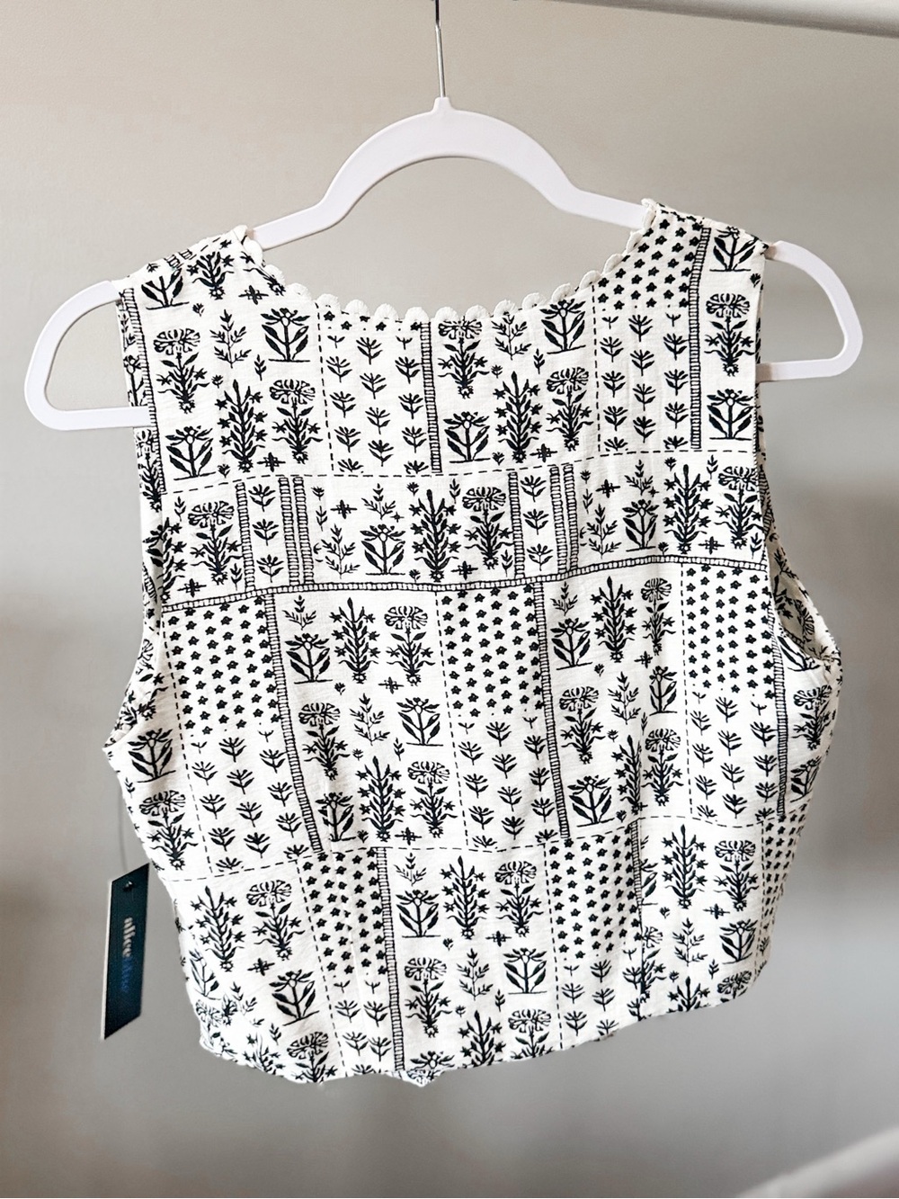 NWT Alice Blue Black & White Printed Crop Tank Top - Picture 5 of 6